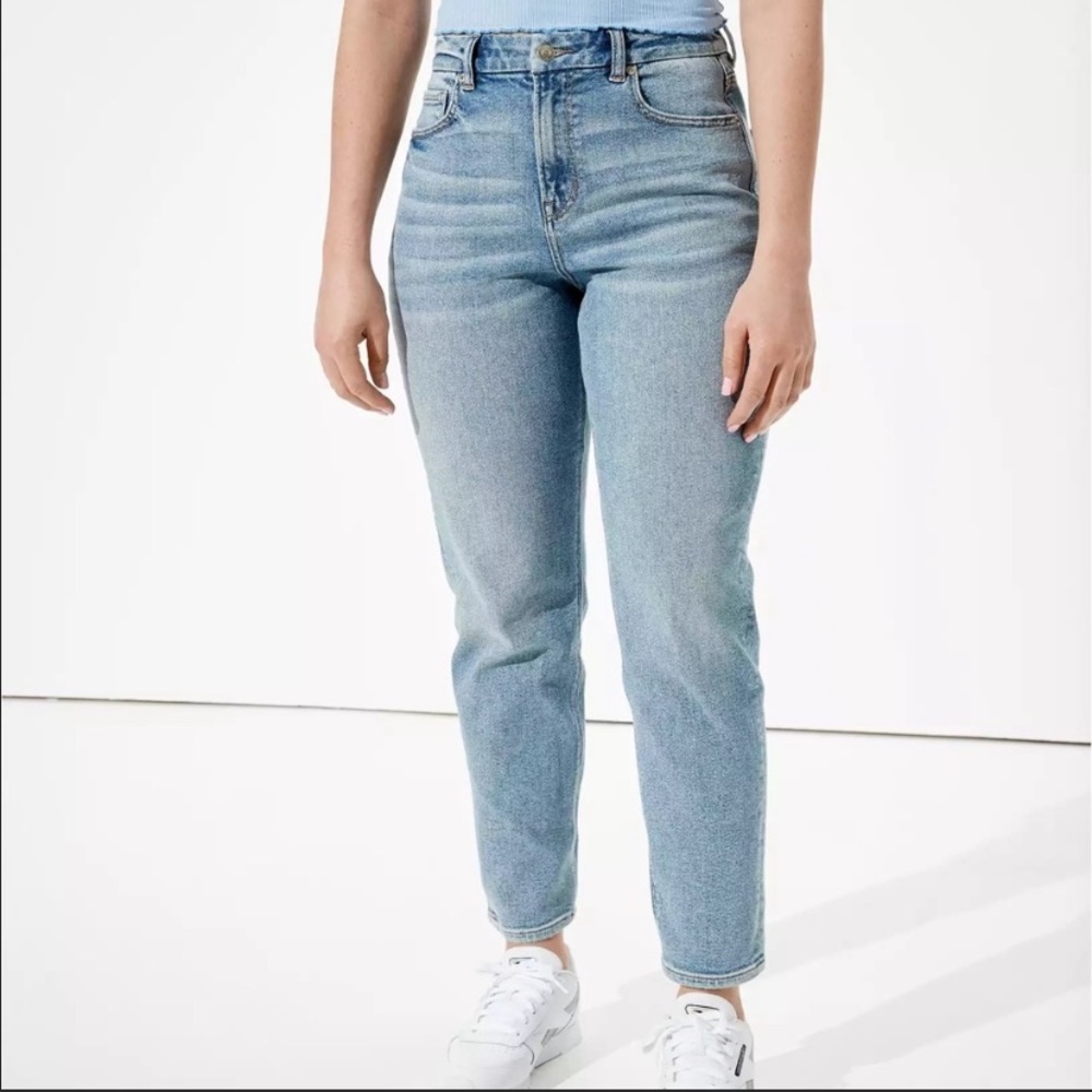 🌸🌸AE Curvy Mom Jeans 🌸🌸